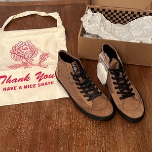 Lizzie Armanto Skate shoes size mens 9 womens 10.5 brown and black soles w tote